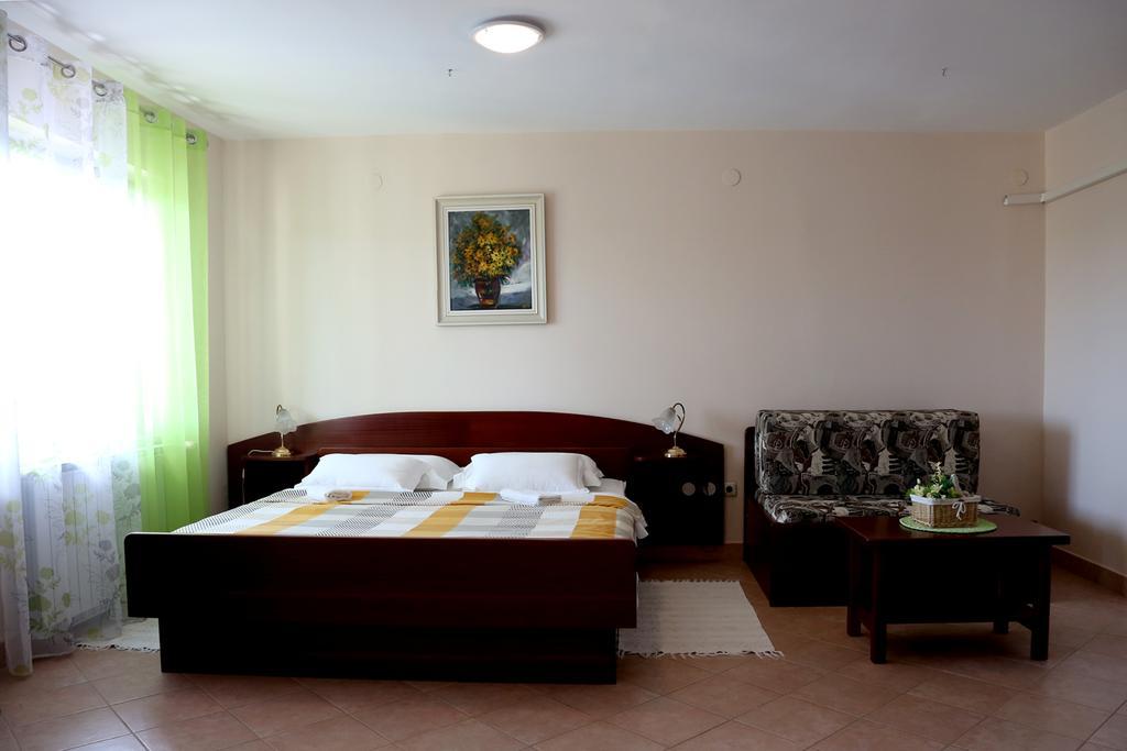 Apartments Max Врсар Экстерьер фото